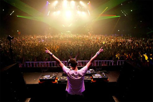 Tiesto in DJ Hero music and rhythm game from Activision